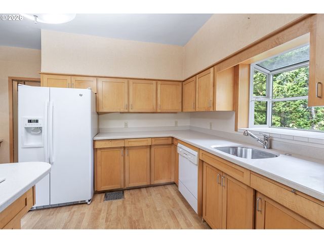 922 Se 66TH Pl, Portland, OR 97215