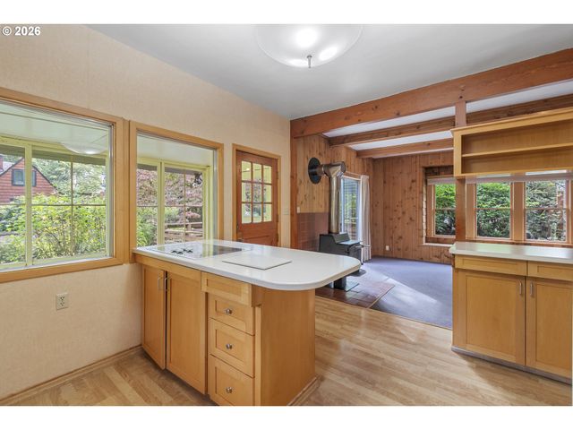 922 Se 66TH Pl, Portland, OR 97215