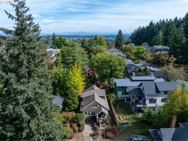 922 Se 66TH Pl, Portland, OR 97215