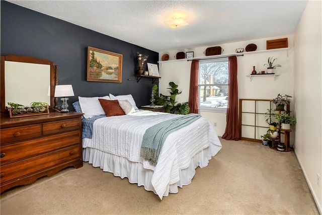 2020 E Cherokee Place, Olathe, KS 66062