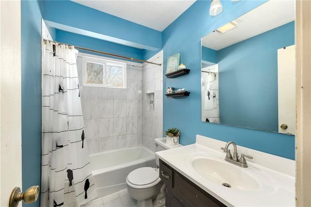 2020 E Cherokee Place, Olathe, KS 66062