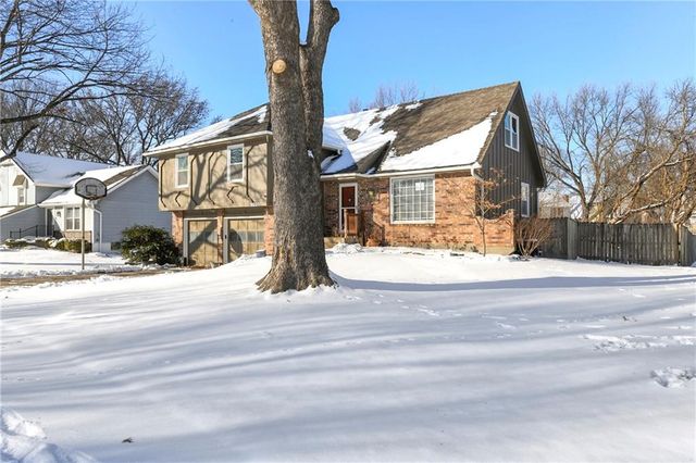 2020 E Cherokee Place, Olathe, KS 66062