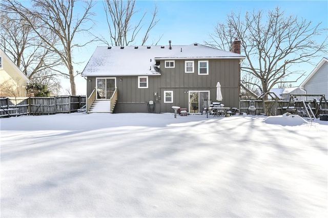 2020 E Cherokee Place, Olathe, KS 66062