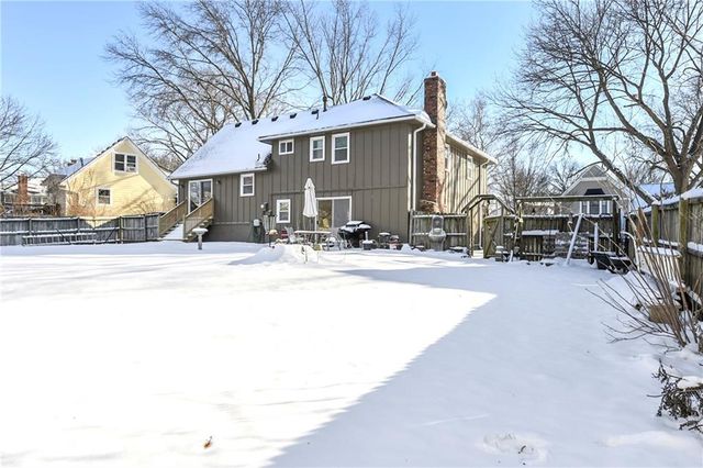 2020 E Cherokee Place, Olathe, KS 66062