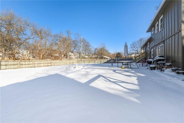 2020 E Cherokee Place, Olathe, KS 66062