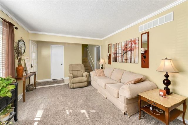 2020 E Cherokee Place, Olathe, KS 66062