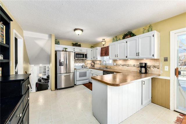 2020 E Cherokee Place, Olathe, KS 66062