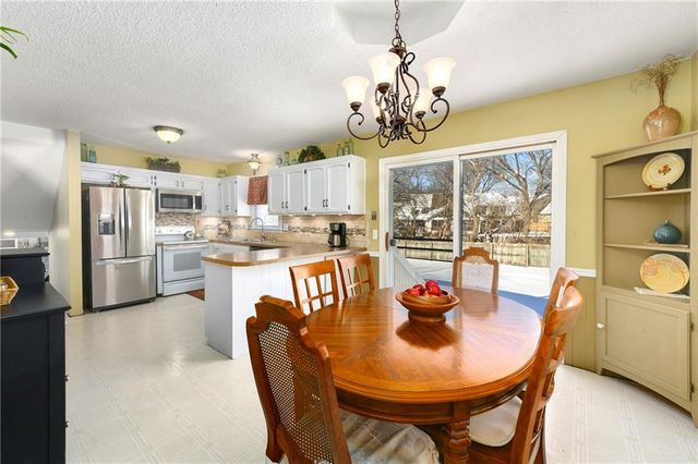 2020 E Cherokee Place, Olathe, KS 66062