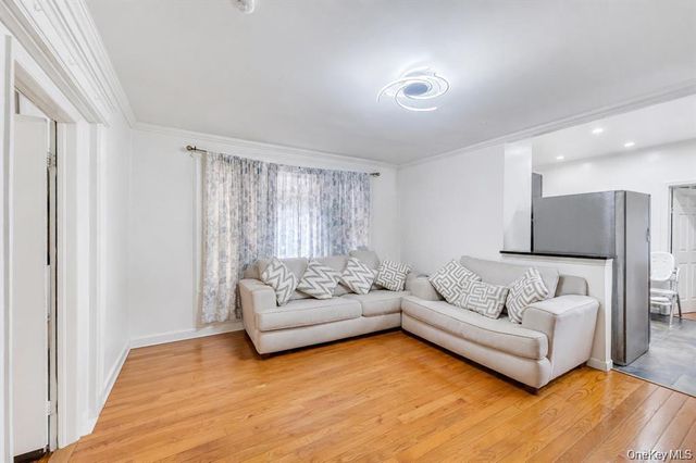 10530 Van Wyck Expressway, Richmond Hill S., NY 11419