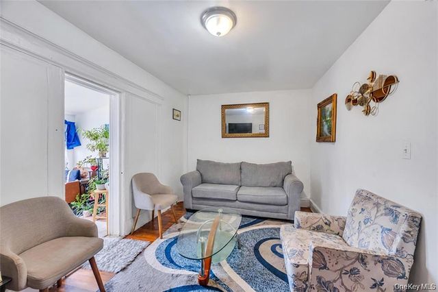 10530 Van Wyck Expressway, Richmond Hill S., NY 11419