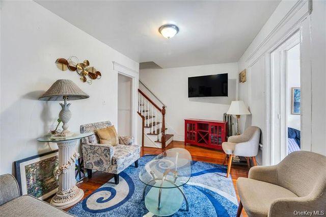 10530 Van Wyck Expressway, Richmond Hill S., NY 11419