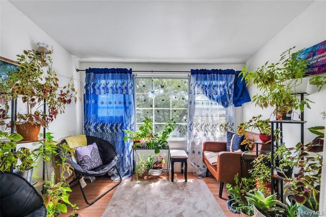 10530 Van Wyck Expressway, Richmond Hill S., NY 11419