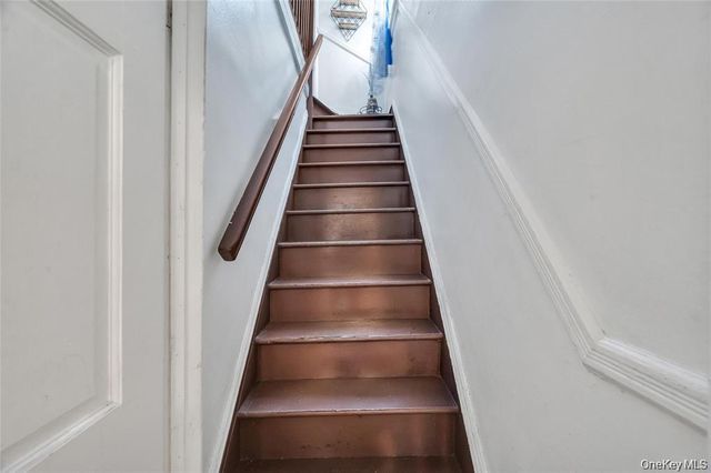 10530 Van Wyck Expressway, Richmond Hill S., NY 11419
