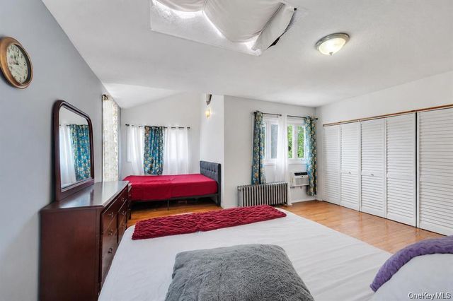 10530 Van Wyck Expressway, Richmond Hill S., NY 11419