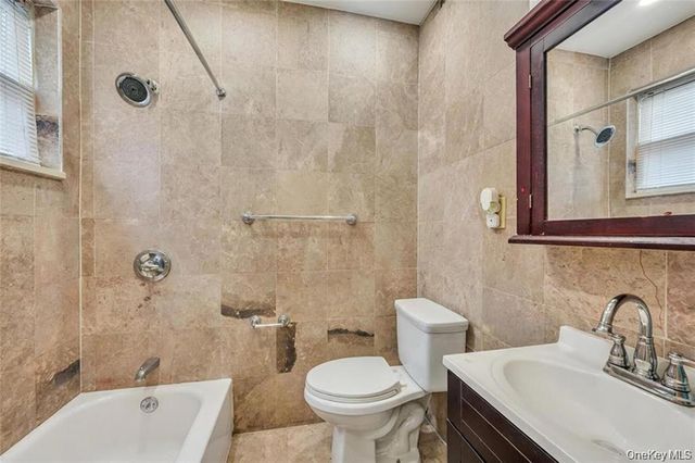 10530 Van Wyck Expressway, Richmond Hill S., NY 11419