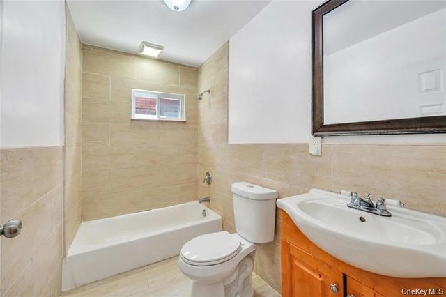 10530 Van Wyck Expressway, Richmond Hill S., NY 11419