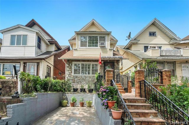 10530 Van Wyck Expressway, Richmond Hill S., NY 11419