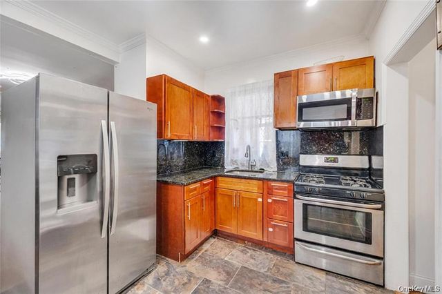 10530 Van Wyck Expressway, Richmond Hill S., NY 11419