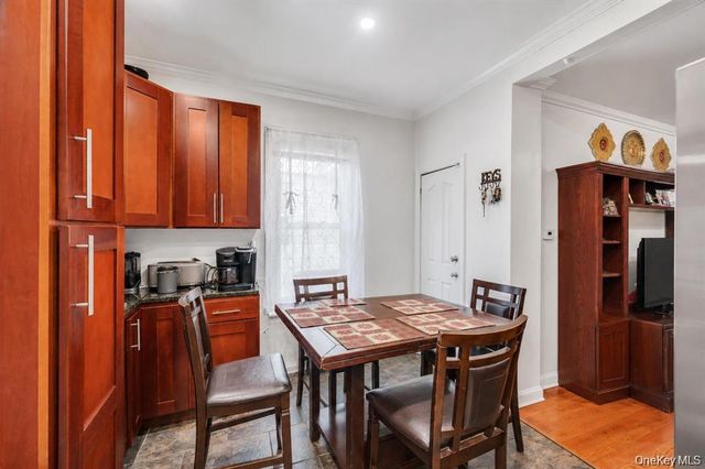 10530 Van Wyck Expressway, Richmond Hill S., NY 11419
