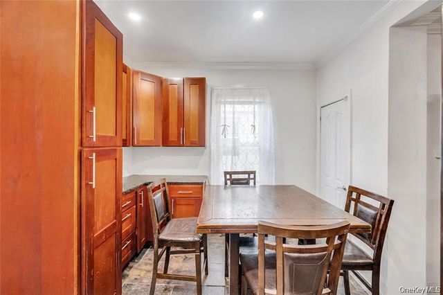 10530 Van Wyck Expressway, Richmond Hill S., NY 11419