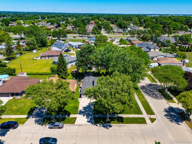 5159 Lewis Drive, Sterling Heights, MI 48310