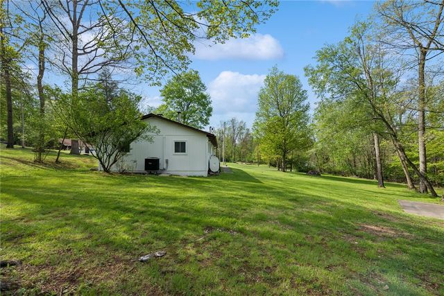 135 Tanager Drive, New Alexandria, PA 15670