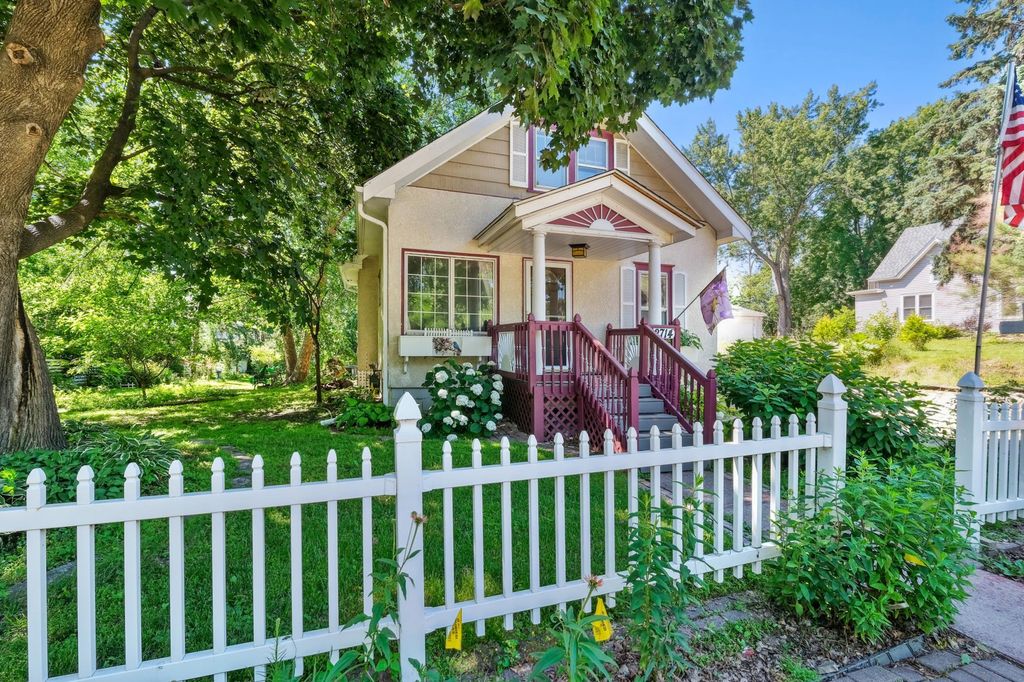 2714 17th Avenue E, North Saint Paul, MN 55109