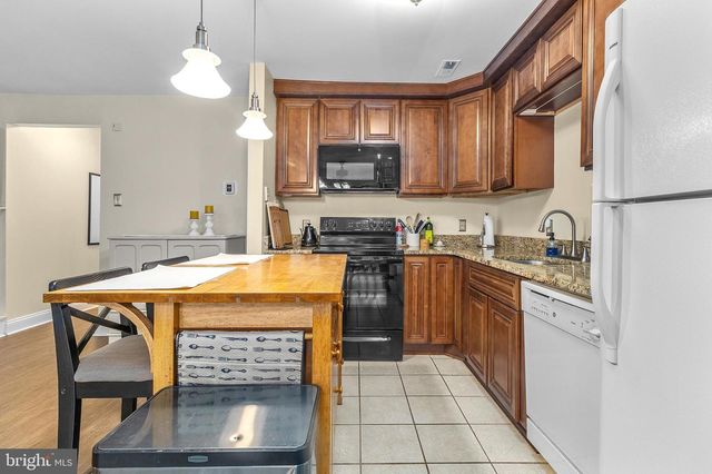 34 PROVINCETOWN DR, Marlton, NJ 08053