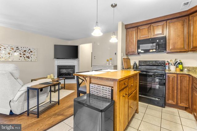 34 PROVINCETOWN DR, Marlton, NJ 08053