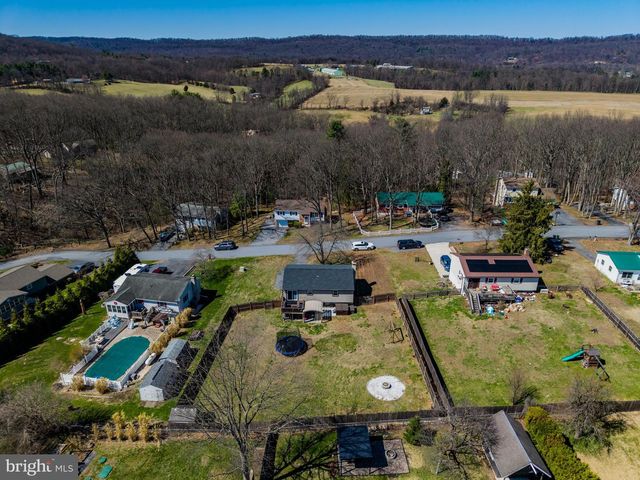 13 CRAIG RUN RD, Duncannon, PA 17020