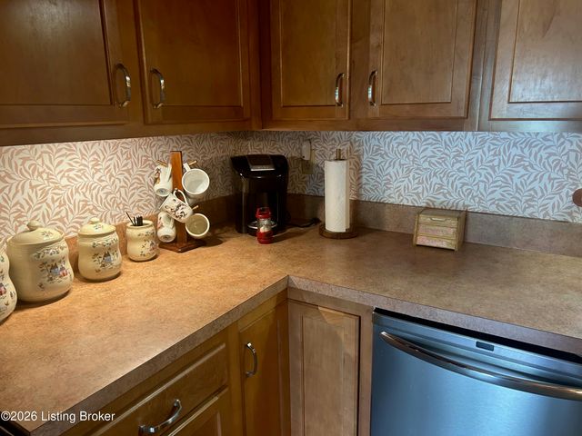 7611 Cedar Hollow Dr, Louisville, KY 40291