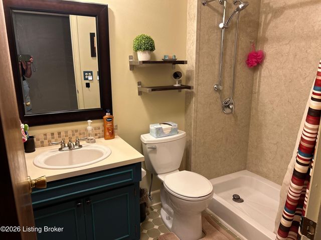 7611 Cedar Hollow Dr, Louisville, KY 40291