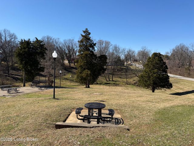 7611 Cedar Hollow Dr, Louisville, KY 40291