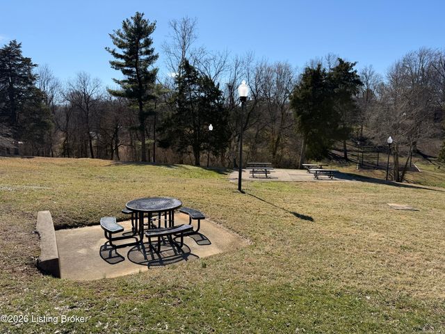 7611 Cedar Hollow Dr, Louisville, KY 40291