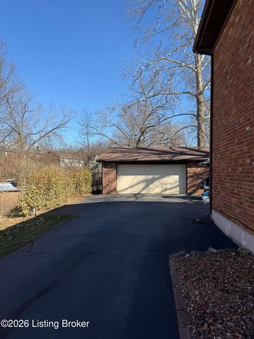 7611 Cedar Hollow Dr, Louisville, KY 40291