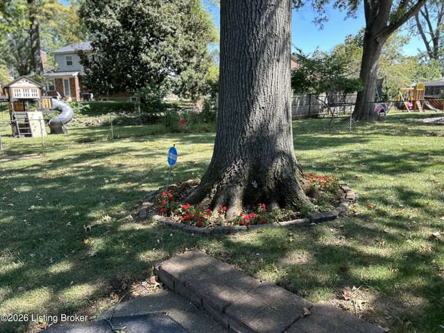 7611 Cedar Hollow Dr, Louisville, KY 40291