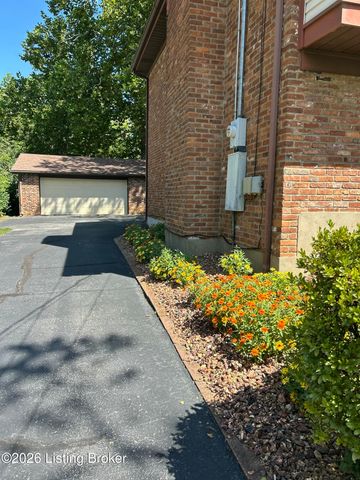 7611 Cedar Hollow Dr, Louisville, KY 40291