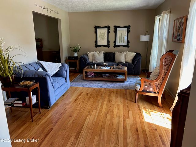 7611 Cedar Hollow Dr, Louisville, KY 40291