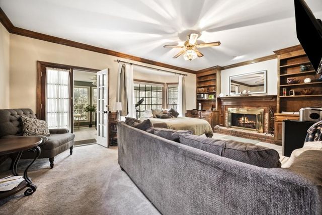 297 Mossy NW Way, Kennesaw, GA 30152