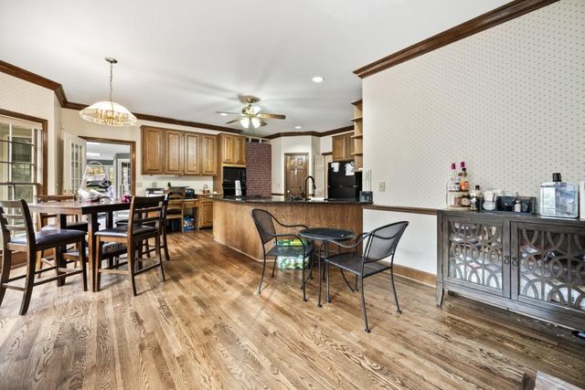 297 Mossy NW Way, Kennesaw, GA 30152