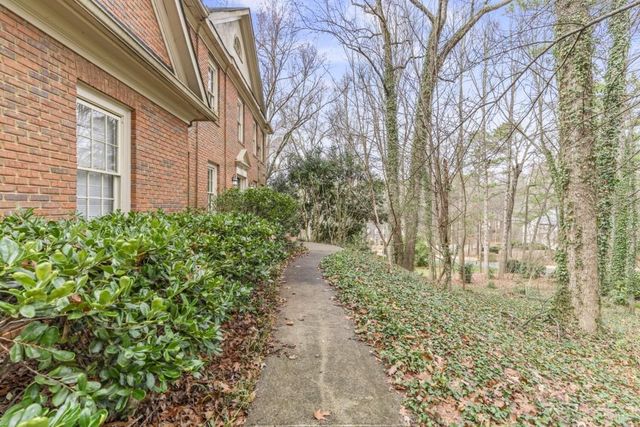 297 Mossy NW Way, Kennesaw, GA 30152