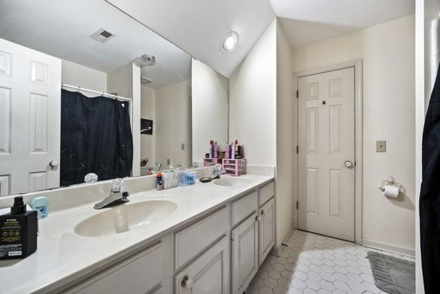 297 Mossy NW Way, Kennesaw, GA 30152