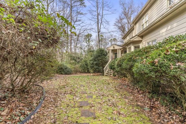 297 Mossy NW Way, Kennesaw, GA 30152