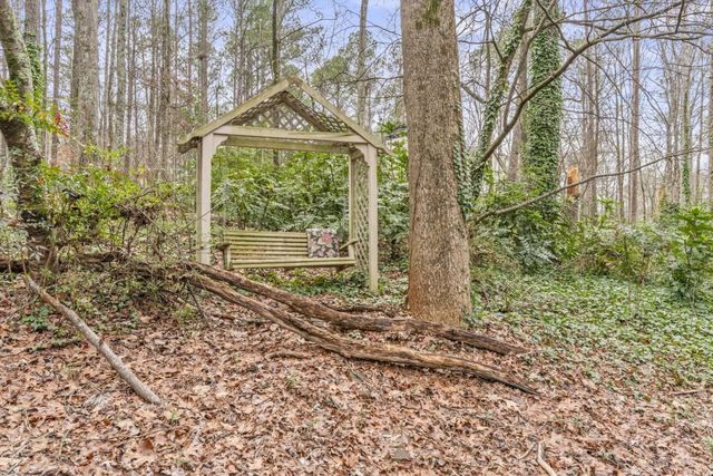 297 Mossy NW Way, Kennesaw, GA 30152