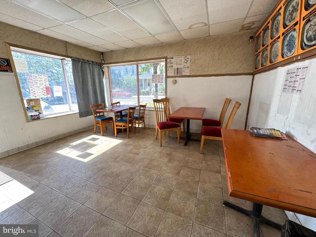 17 S BROADWAY, Gloucester City, NJ 08030