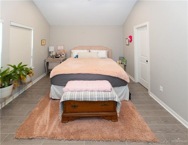 8304 N 35th Street N, Mcallen, TX 78504
