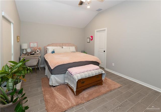 8304 N 35th Street N, Mcallen, TX 78504