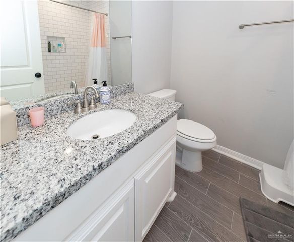 8304 N 35th Street N, Mcallen, TX 78504