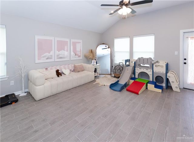 8304 N 35th Street N, Mcallen, TX 78504