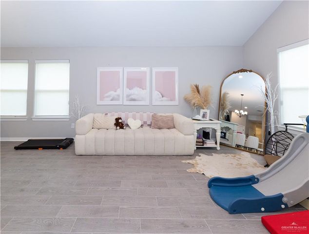 8304 N 35th Street N, Mcallen, TX 78504